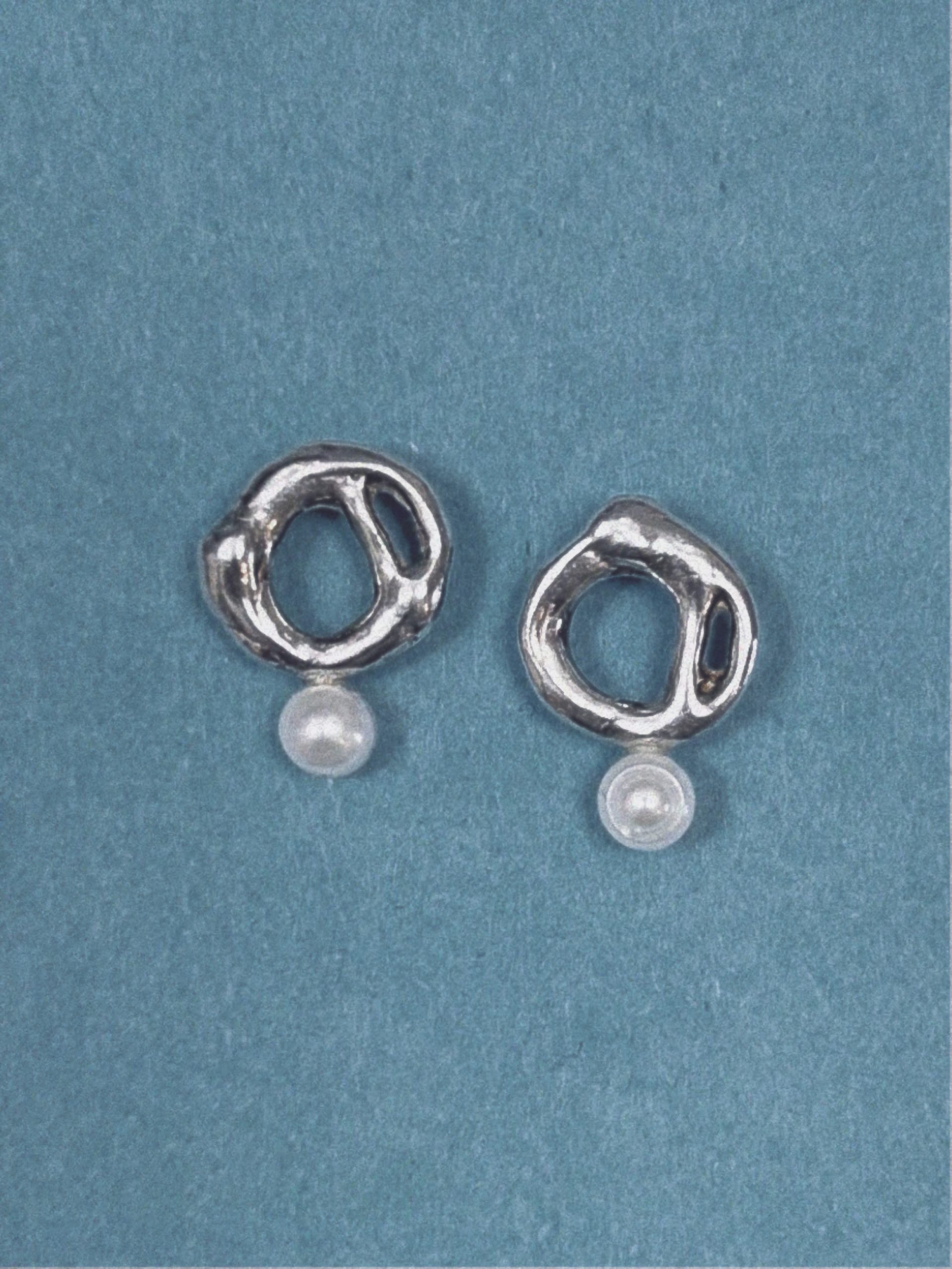 handcrafted silver stud with freshwater pearls