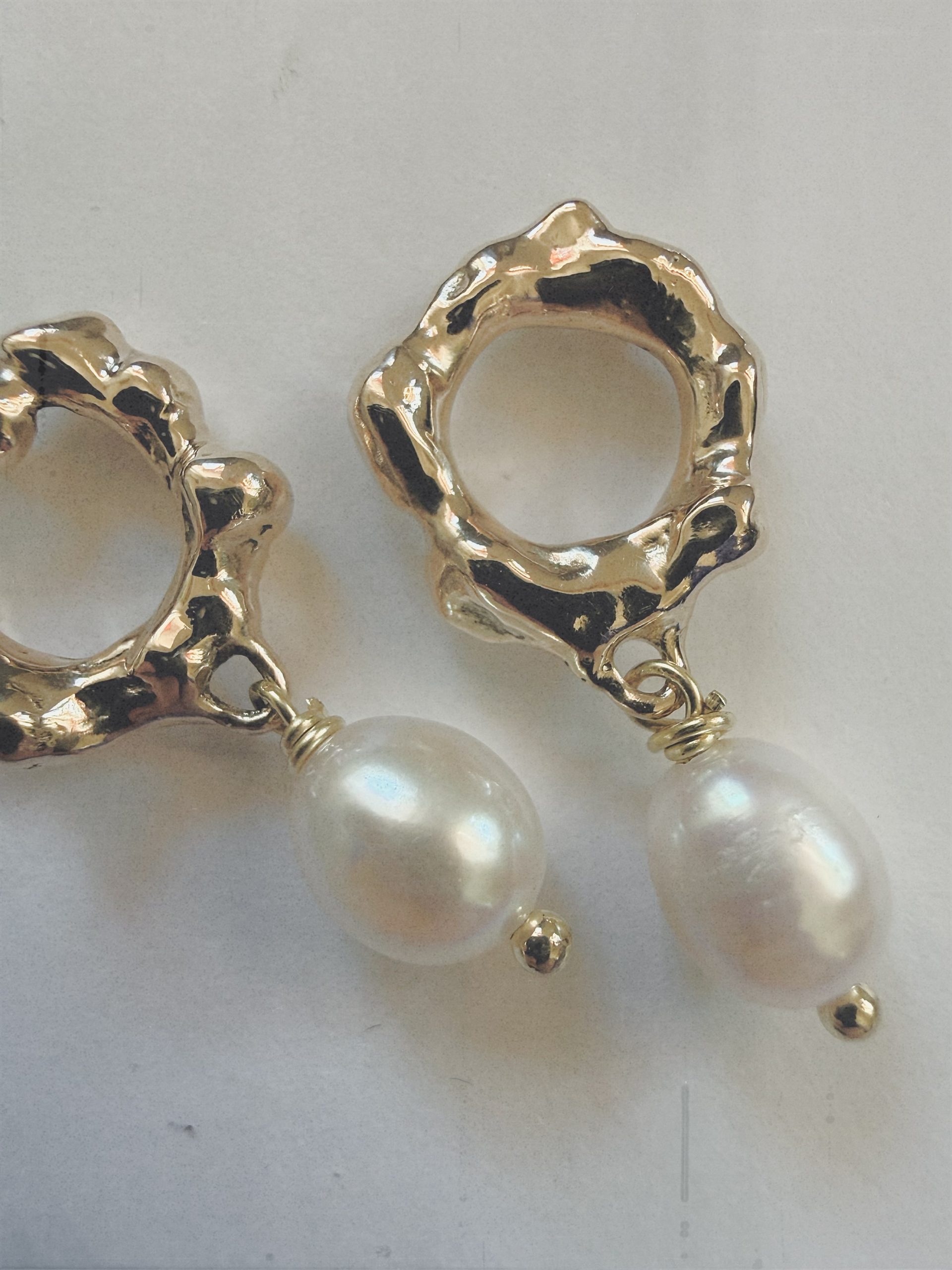 freshwater pearl earrings closeup